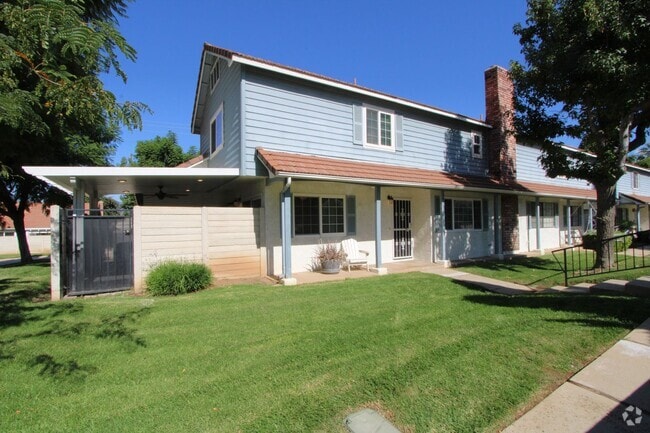 Building Photo - Two-Story 3-Bedroom Condo in Redlands!