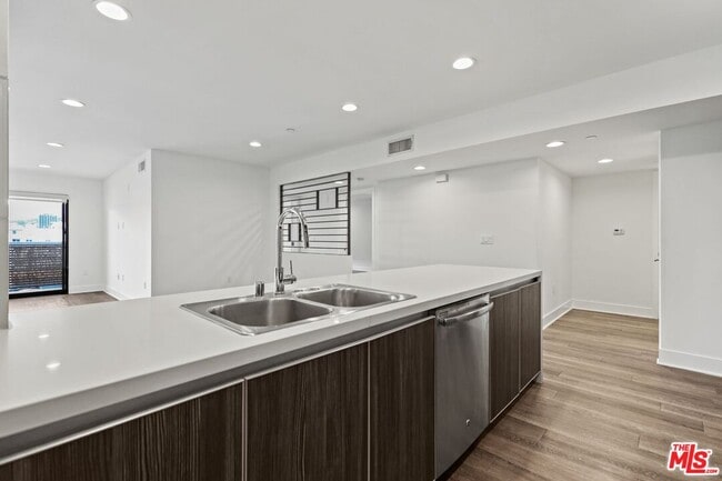 Photo - 748 Wilcox Ave Unit ph9