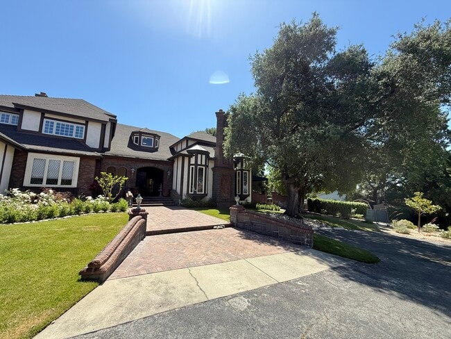 Photo - 533 E Sierra Madre Ave