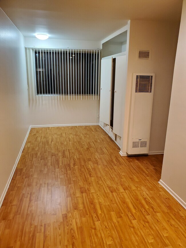 Photo - 11017 Strathmore Drive, Los Angeles