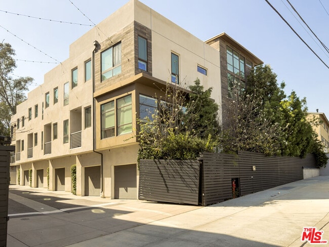 Building Photo - 2111 N Cahuenga Blvd