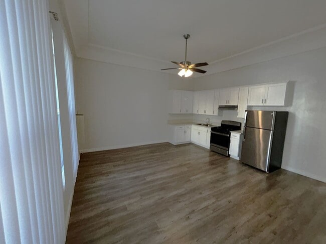 Photo - 3170 - 856 S. Catalina St.