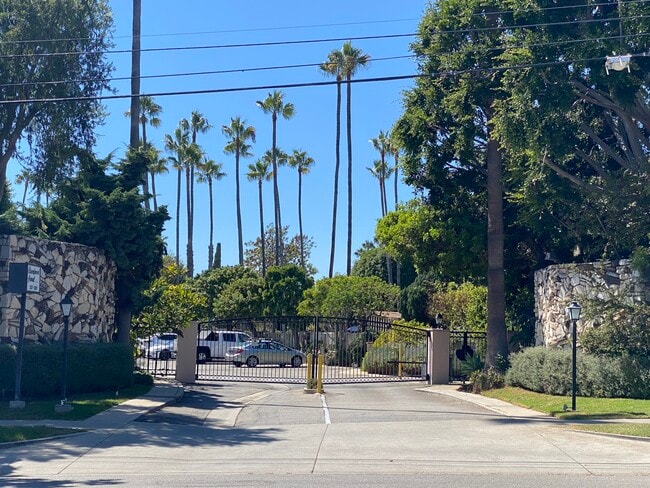 Gated entrance to Brentwood Sunset - 241 S Barrington Ave Unit 4