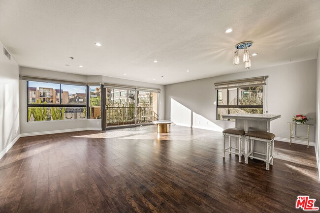 Photo - 727 S Ardmore Ave Unit 106