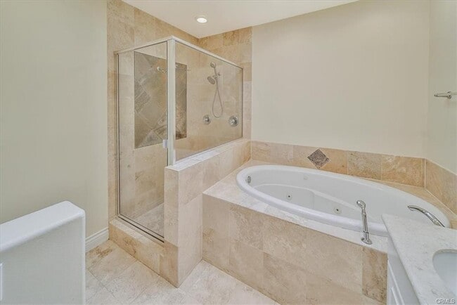 Building Photo - 2109 Vanderbilt Ln