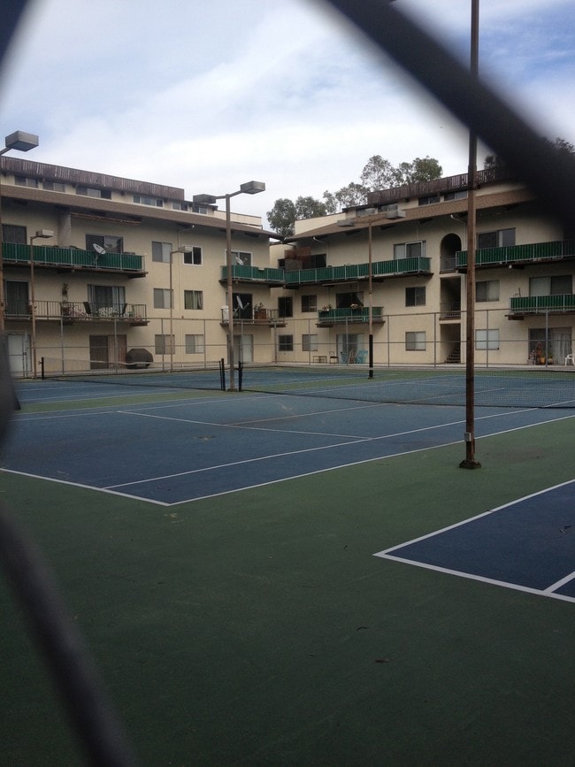 Photo - 5460 White Oak Ave Unit J