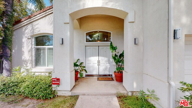 Photo - 4950 Densmore Ave