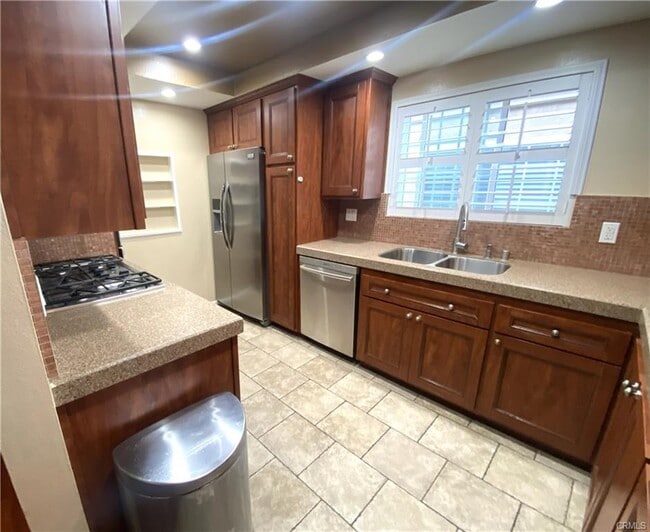 Photo - 1714 Wollacott St