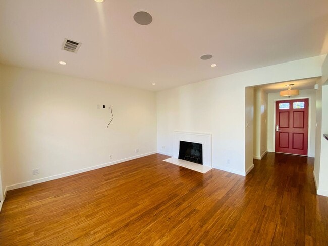 Photo - Sitting Proudly on a Vibrant Mar Vista Street, this 3-Bedroom 2-Bathroom Demands Your Attention