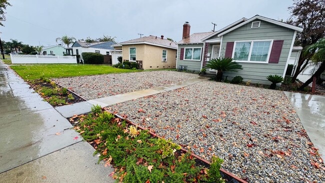 Building Photo - 613 E El Morado Ct