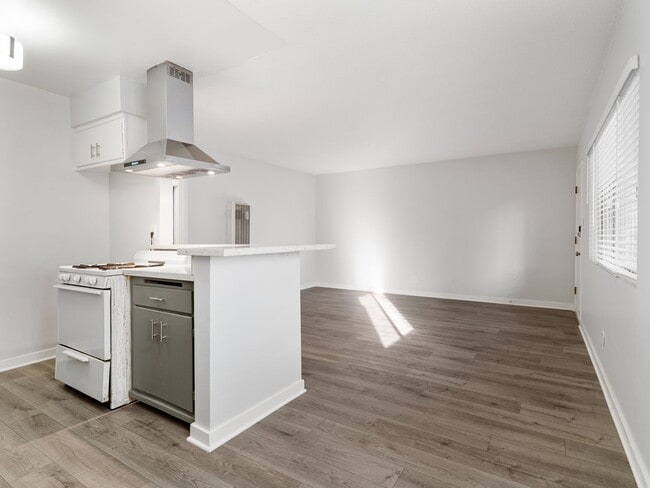 Photo - 1121 Daisy Ave Unit 06