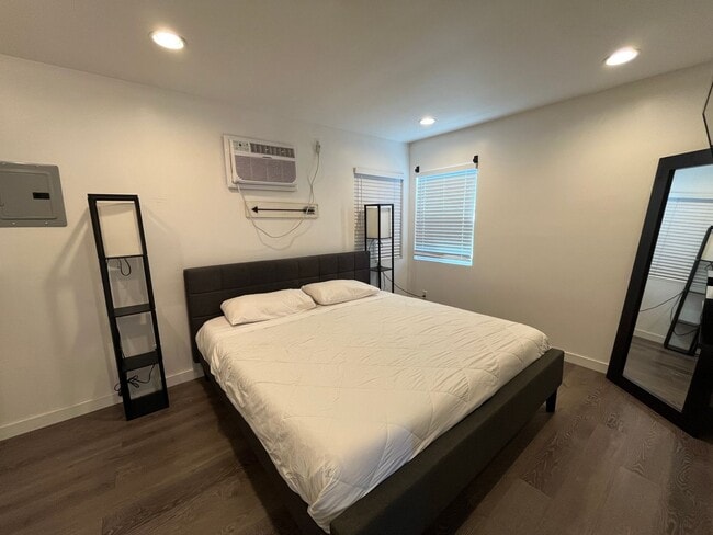 Photo - 14248 Oxnard St Unit 2