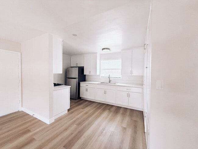 Photo - 2016 E Commonwealth Ave Unit A