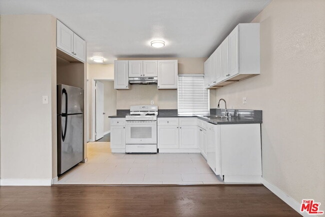 Photo - 2818 1/2 W Jefferson Blvd Condo