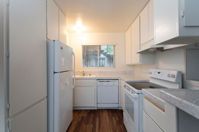 Photo - San Remo Court