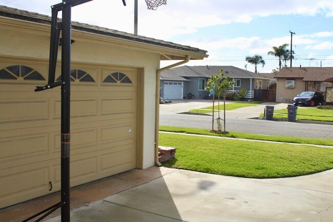 Photo - 13716 Purche Ave