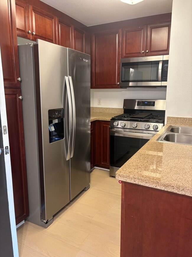 Amazing 1 Bedroom Condo at "The Met" Woodl... - Amazing 1 Bedroom Condo at "The Met" Woodl... Unit 235