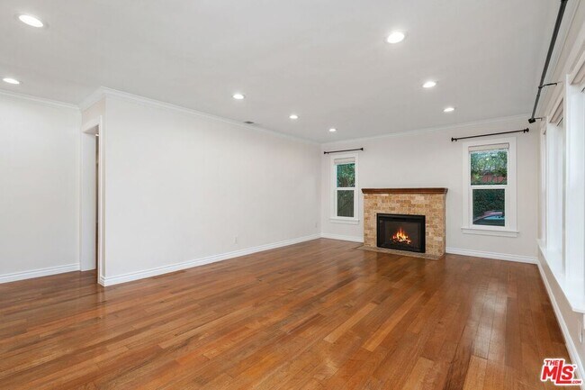 Photo - 828 N Crescent Heights Blvd