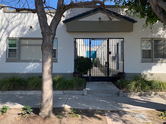 Building Photo - 1114 Tamarind Ave