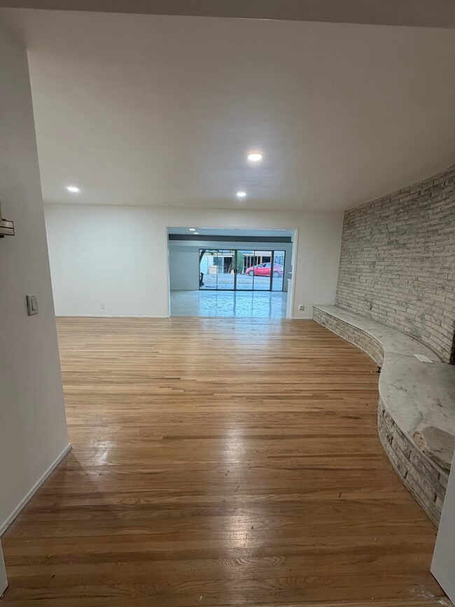 Photo - 9826 Columbus Ave