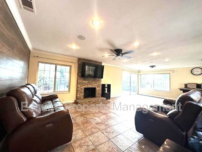 Photo - 1038 Green Lawn Ave