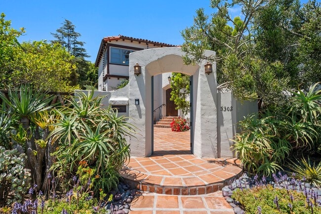 Photo - Kensington Exceptional Location 4Bed 3.5 Bath Private Gated Spanish Estate like property