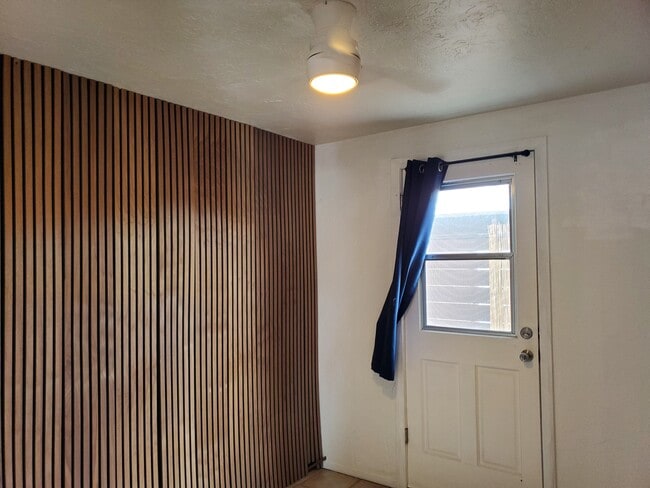 Photo - 1230 Devon Ln Unit Front
