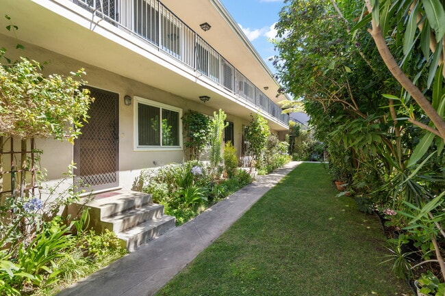 Building Photo - 1517 Harvard St Unit 3