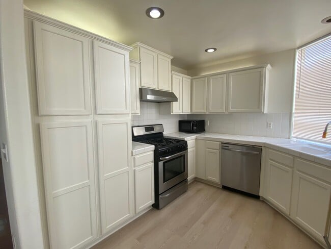 Photo - 305 W Newby Ave Unit J