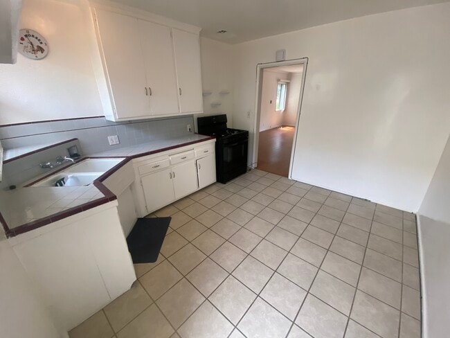 12737 Venice Blvd. Unit 12737 - Los Angeles, CA | WestsideRentals.com