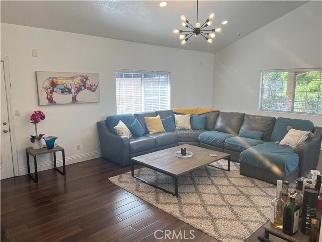 Photo - 657 W 1st St