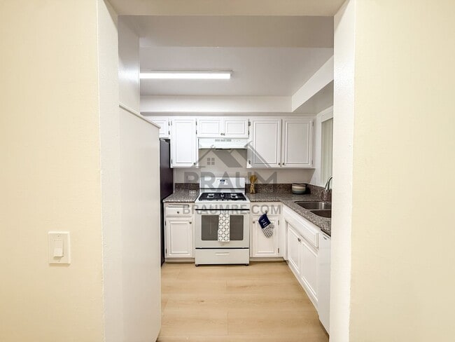 Photo - 11839 Burbank Blvd Unit 1
