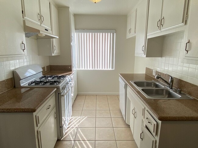 Photo - 10745 Hortense St Unit 07