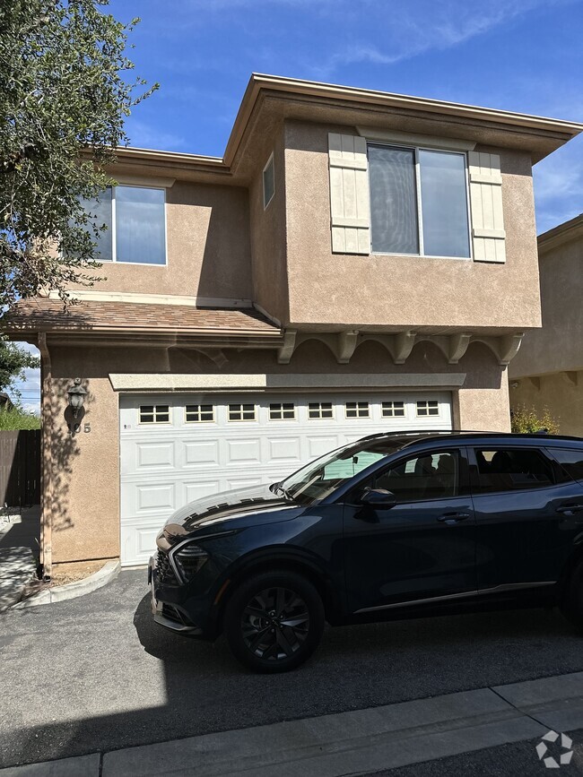 Building Photo - 10025 Topanga Canyon Blvd Rental