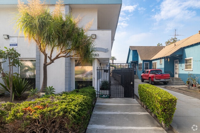 Entrance - 912 E. La Palma Dr.