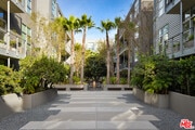 Central Common Courtyard - 4080 Glencoe Ave Condo Unit 218