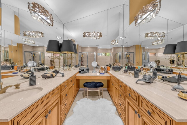 Photo - 216 W Kavenish Dr