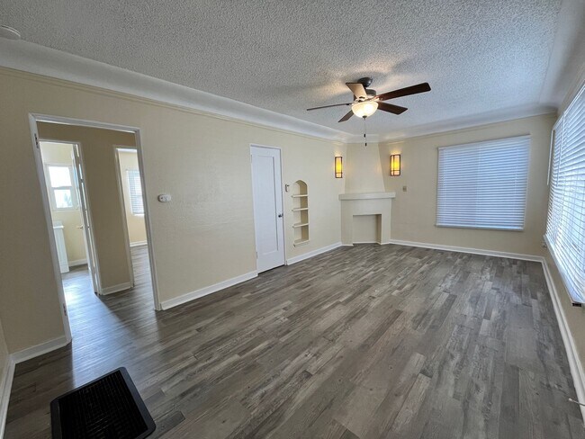 Photo - LARGE DOWNSTAIRS ONE BEDROOM ONE BATH! Unit 2522