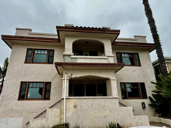 Large 1 bedroom 1 bath located in Golden Hill - Large 1 bedroom 1 bath located in Golden Hill Apartment Unit 2402 A Street
