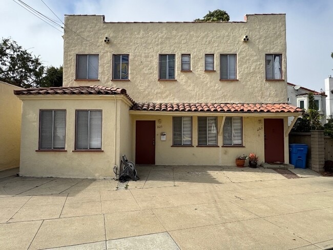 Building Photo - 225 Camino Real Unit 225