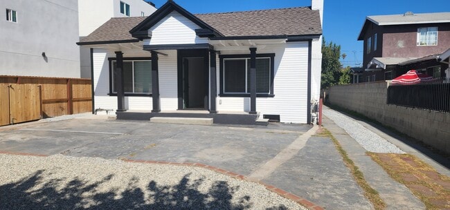 Building Photo - 950 N Kingsley Dr Unit 952
