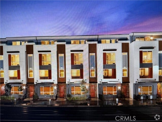 Building Photo - 1816 E 1st St Rental
