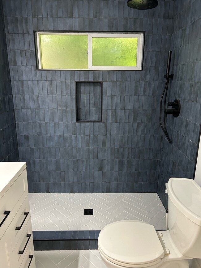 Building Photo - 6858 Fountain Ave Rental