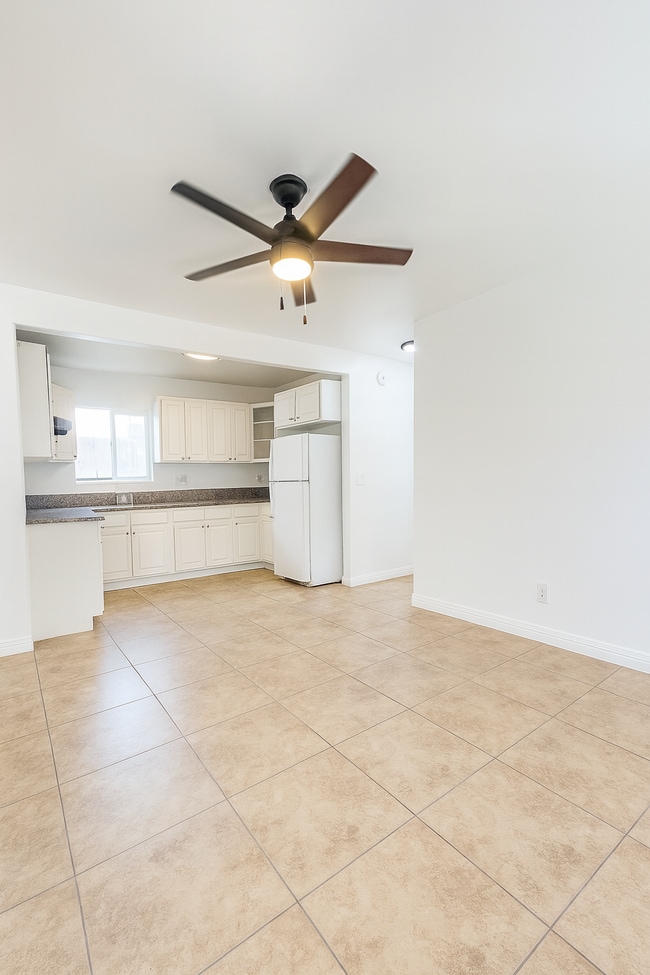 Building Photo - 617 E 109th St Rental
