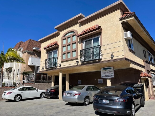 Building Photo - 3728 S Bentley Ave