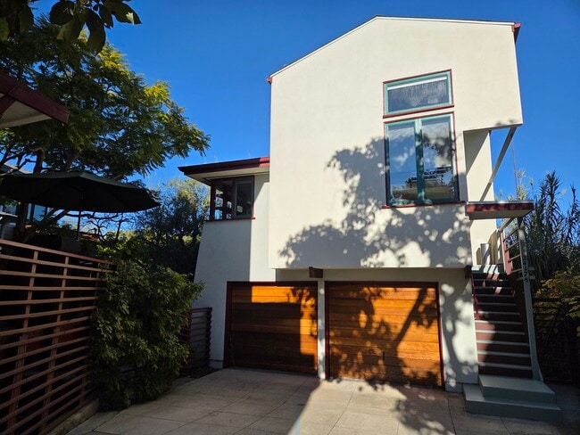 Building Photo - 2417 4th St Unit 2417 ½ 4th St