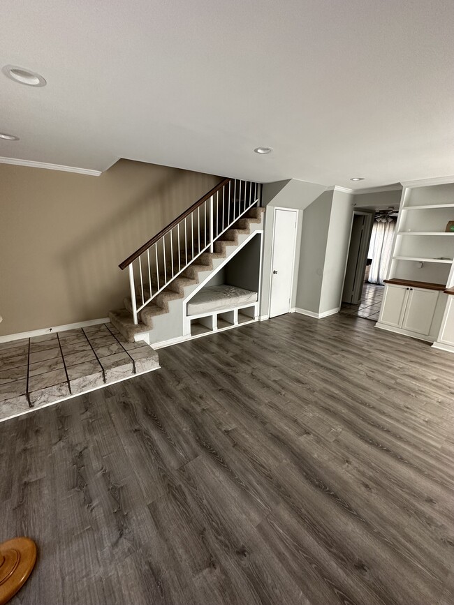 Photo - 917 W State St