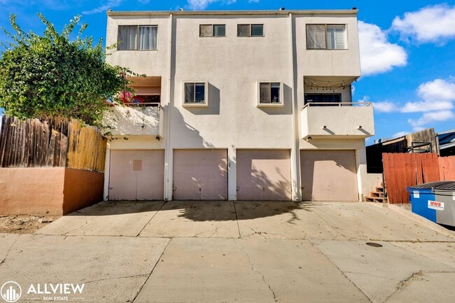 Photo - 2 Bed/2 Bath Talmadge Townhome with Garage