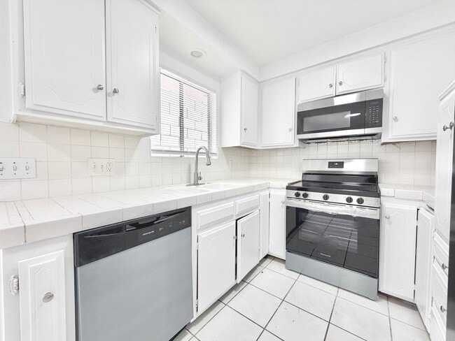 Photo - 540 E Hyde Park Pl Unit 2