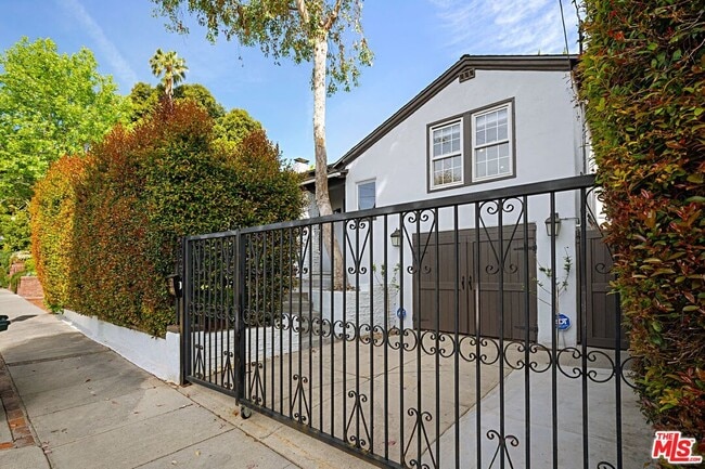Photo - 9023 Phyllis Ave